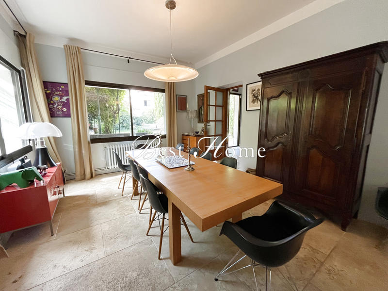 Maison - 230 m² - 9 pièces