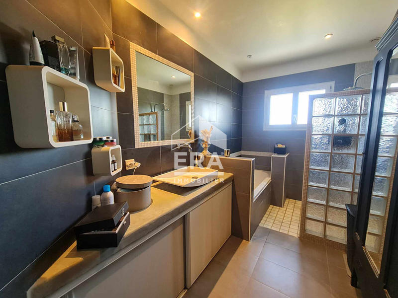 Maison - 122 m² - 5 pièces