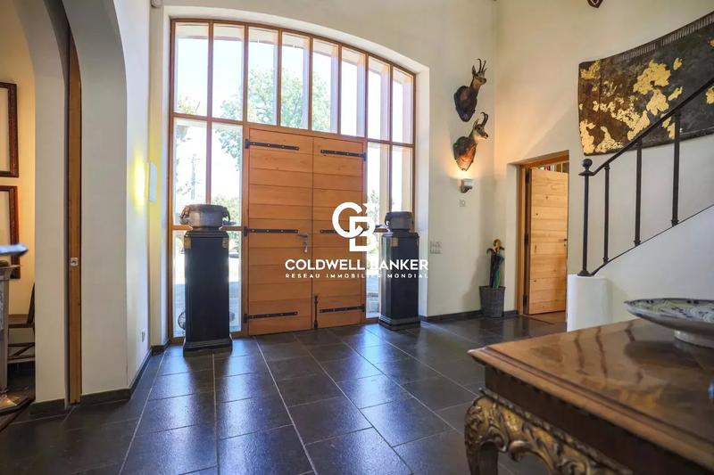 Propriété - 950 m² - 20 pièces