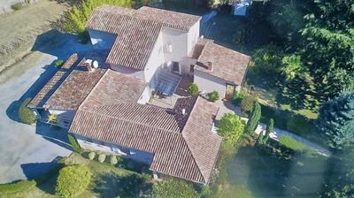 Maison - 221 m² - 7 pièces