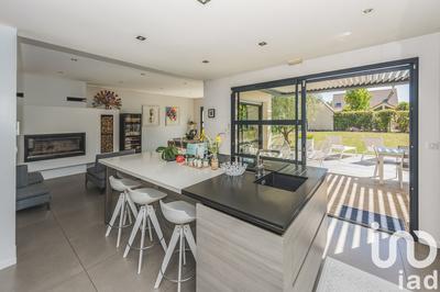 Maison - 225 m² - 8 pièces