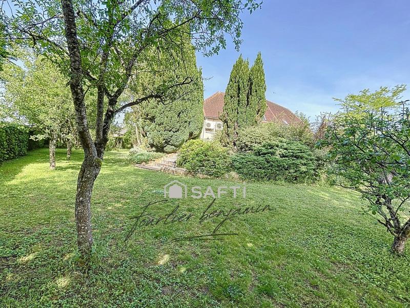 Maison - 186 m² - 8 pièces