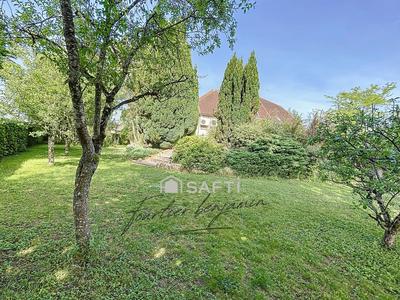 Maison - 186 m² - 8 pièces