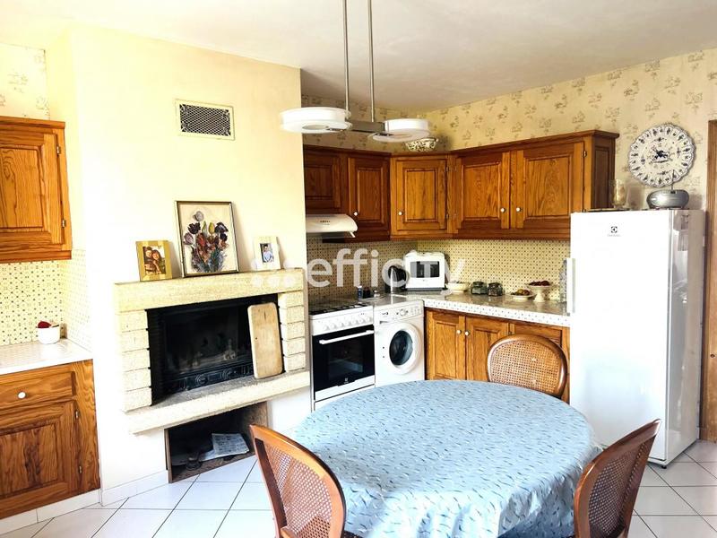 Maison - 201 m² - 7 pièces