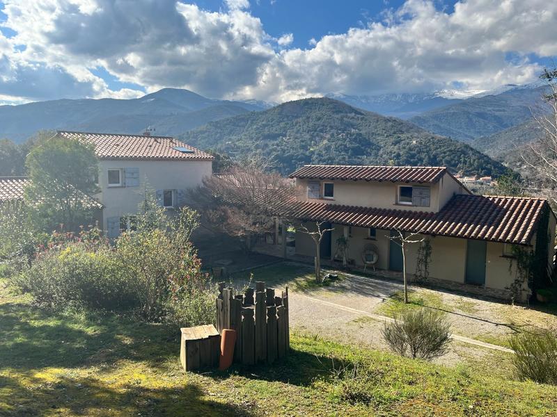 Maison - 266 m² - 9 pièces