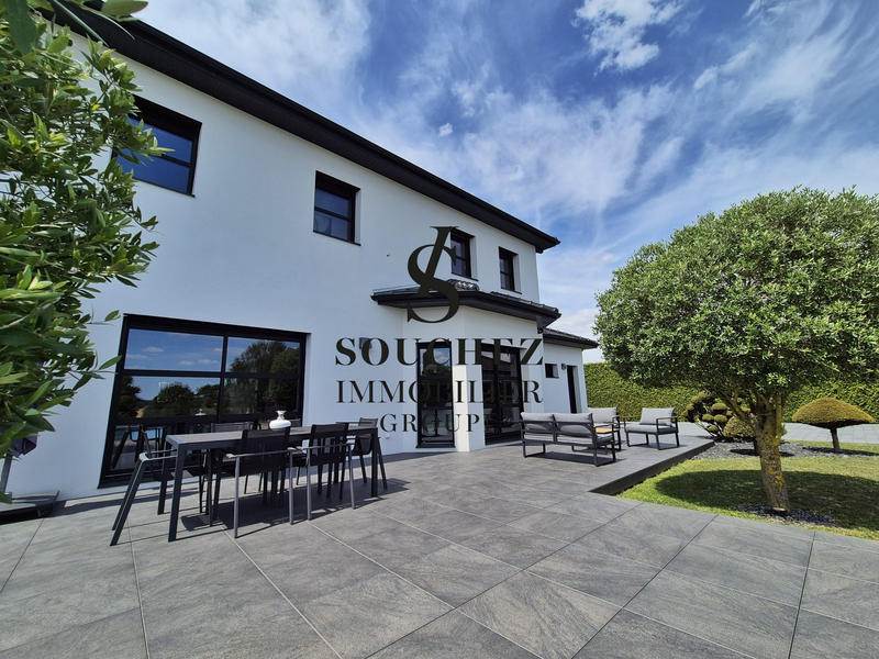 Villa - 265 m² - 10 pièces