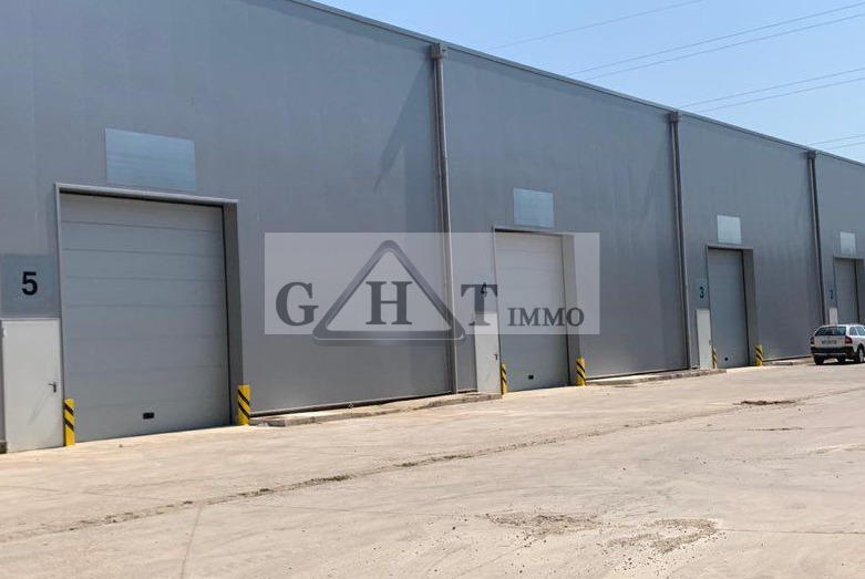 Entrepôt - 440 m²