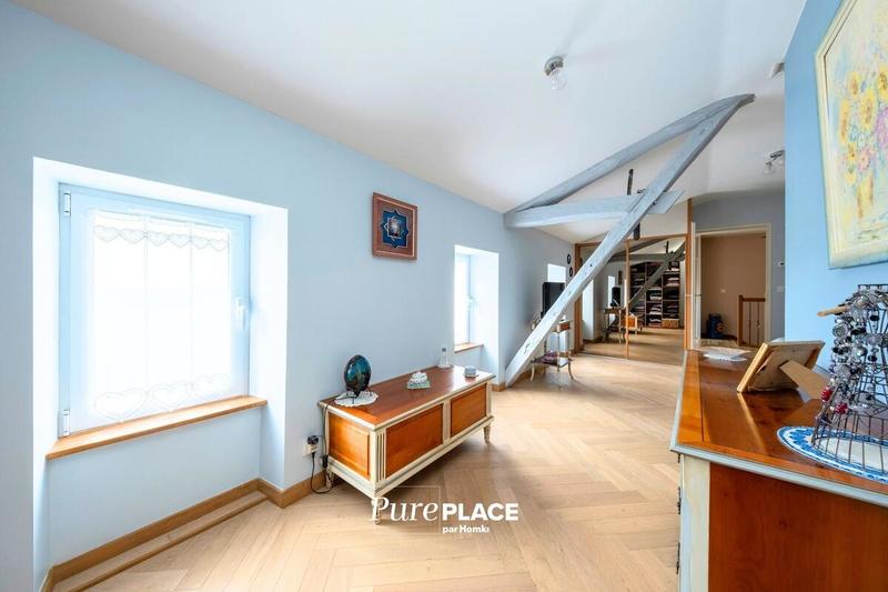 Maison - 334 m² - 8 pièces