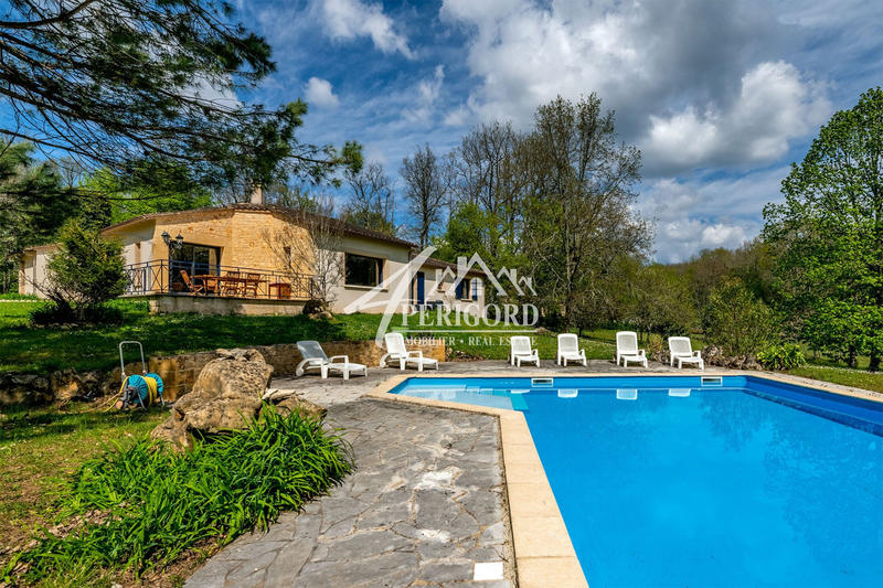 Maison traditionnelle - 180 m² - 6 pièces