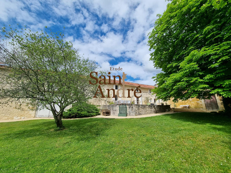 Maison - 300 m² - 8 pièces