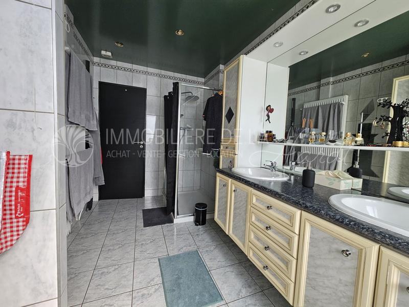 Maison - 266 m² - 8 pièces