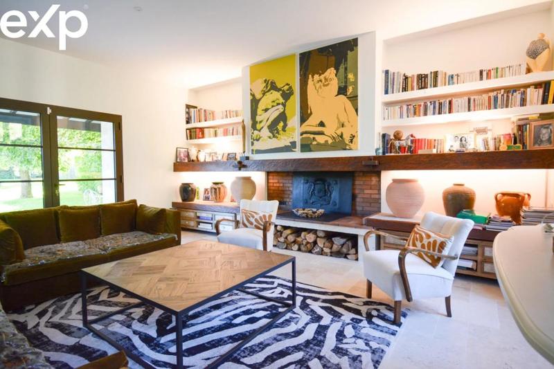 Demeure - 300 m² - 9 pièces