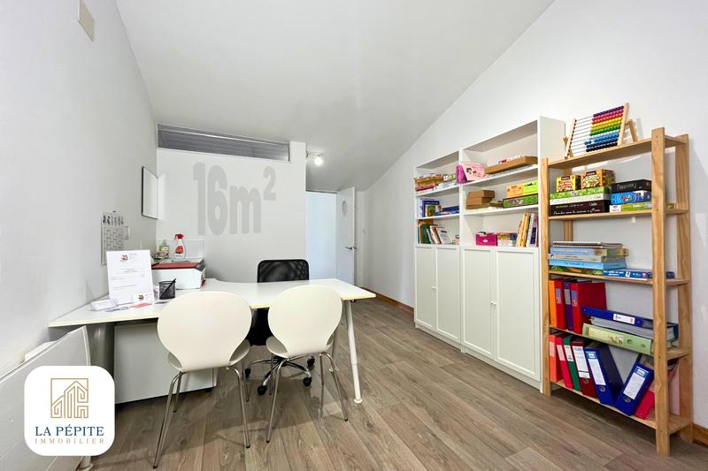 Bureau - 183 m²