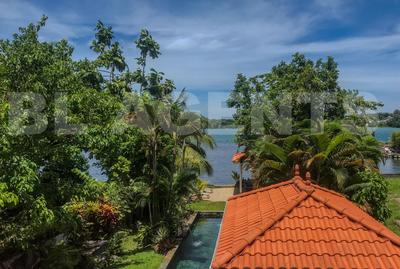 Maison - 200 m² - 6 pièces