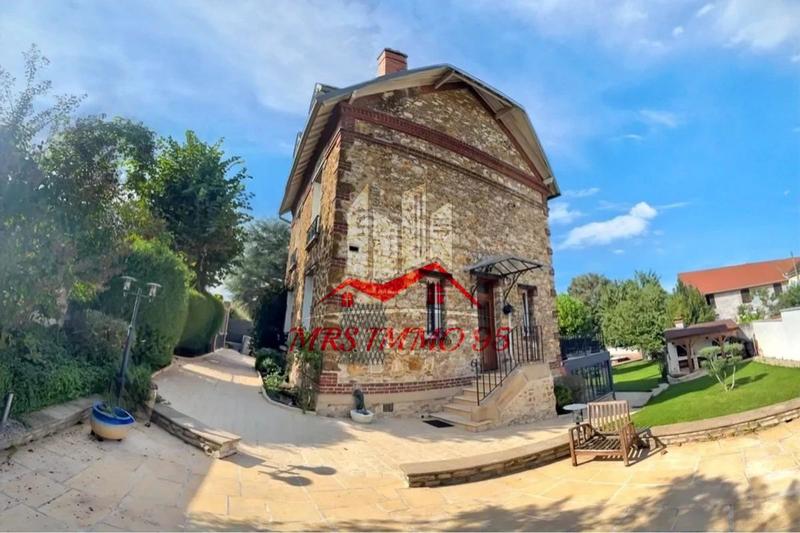 Maison - 180 m² - 8 pièces