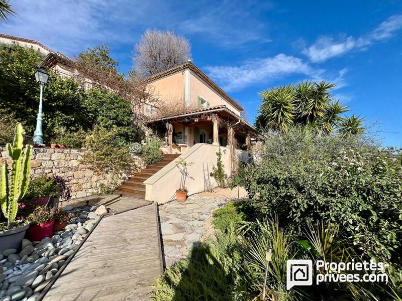 Maison - 214 m² - 6 pièces