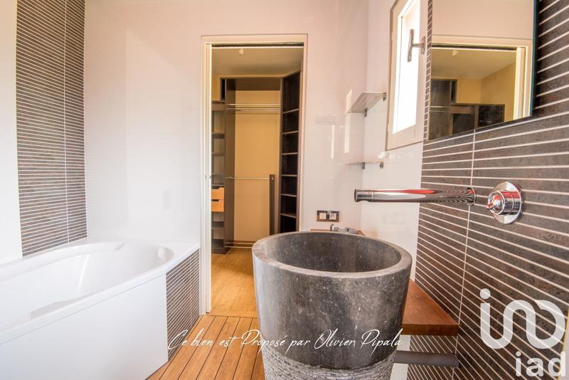 Maison - 182 m² - 9 pièces