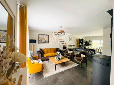 Maison - 161 m² - 7 pièces