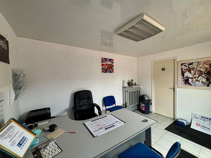 Local d'activité / Entrepôt - 210 m²