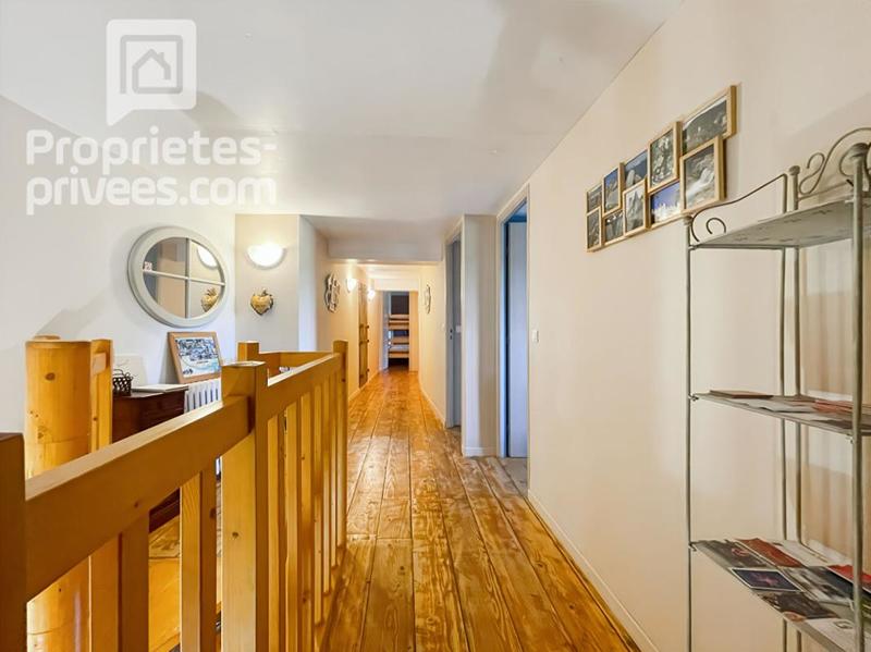 Maison - 320 m² - 9 pièces