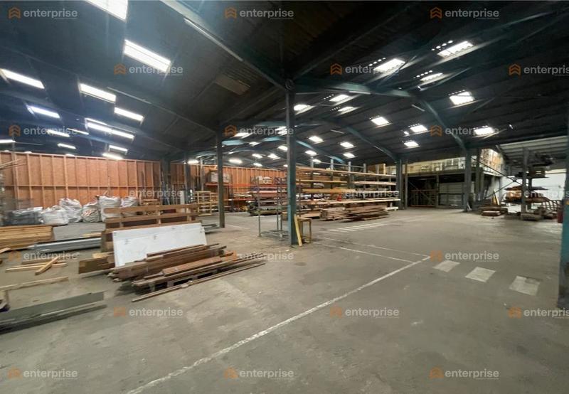 Entrepôt - 1 814 m²