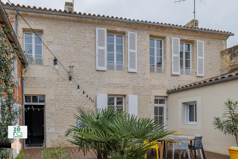 Maison - 205 m² - 9 pièces