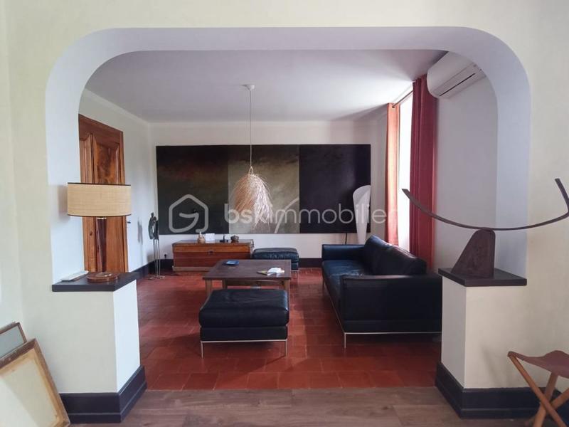 Maison - 292 m² - 9 pièces