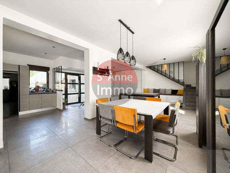 Maison - 230 m² - 6 pièces