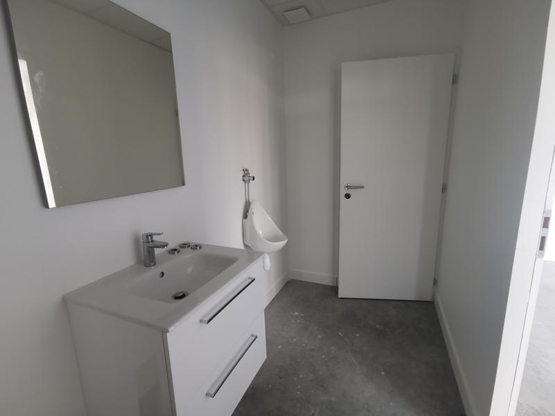 Local d'activités - 301 m²