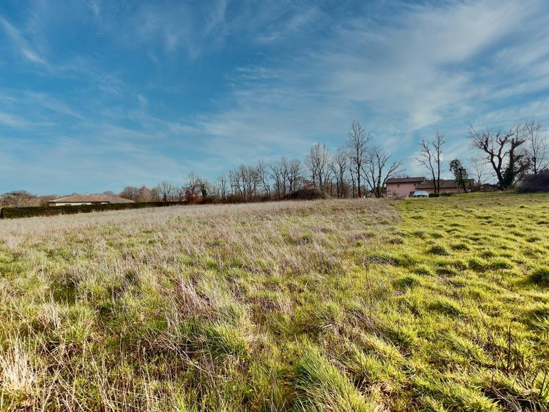 Terrain constructible - 1 470 m²