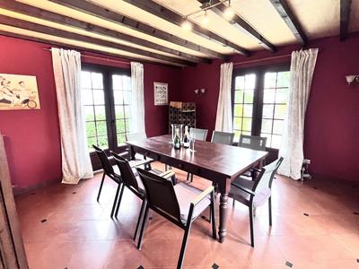 Maison traditionnelle - 293 m² - 10 pièces