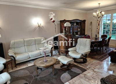 Maison - 160 m² - 8 pièces