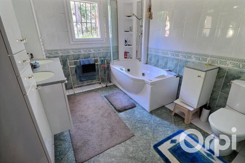 Maison - 247 m² - 7 pièces