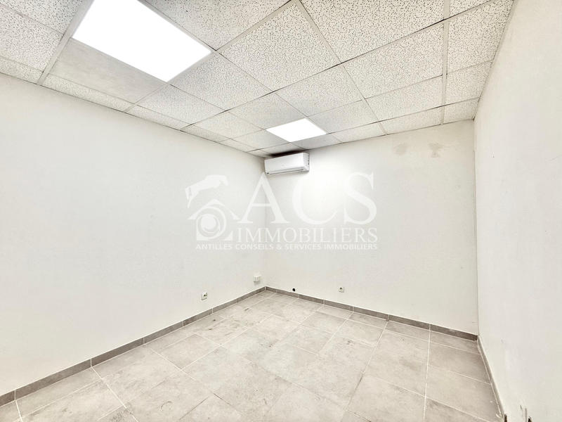 Bureau - 150 m² - 9 pièces