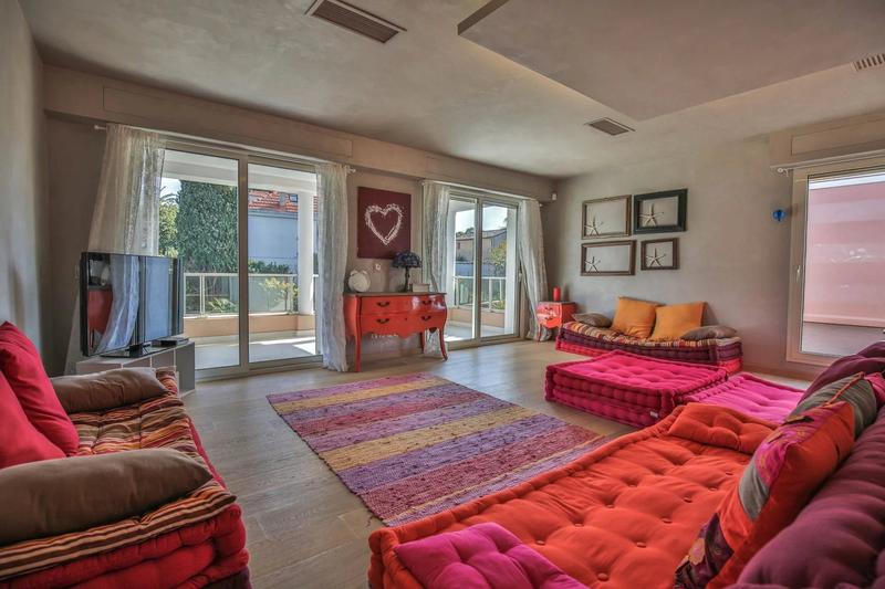 Maison - 240 m² - 8 pièces