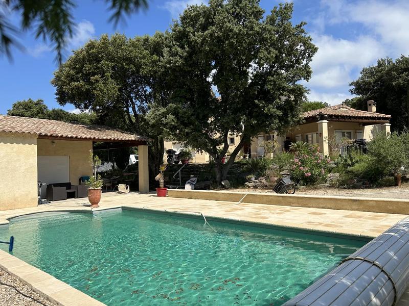 Maison - 230 m² - 5 pièces