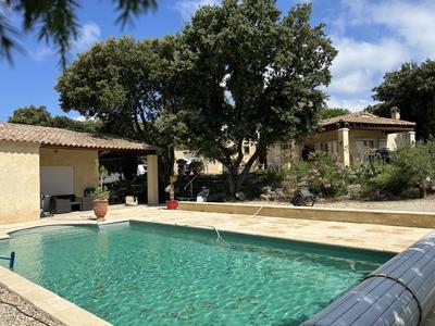 Maison - 230 m² - 5 pièces