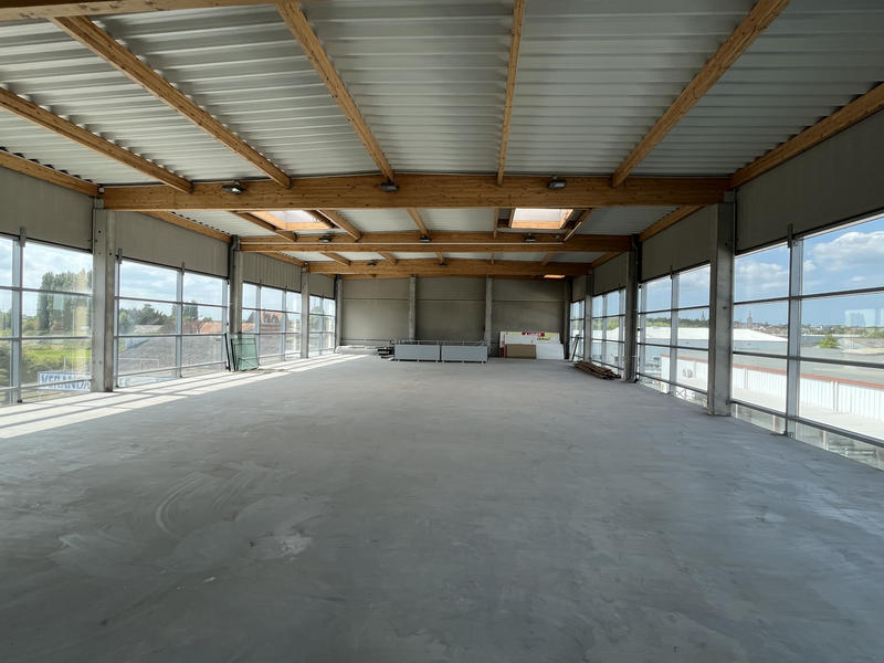 Local commercial - 1 500 m²