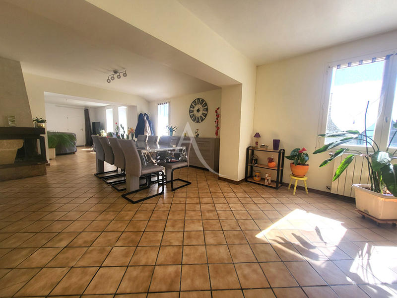 Maison - 199 m² - 7 pièces