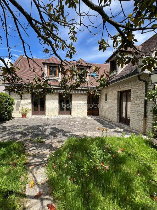 Propriété - 300 m² - 10 pièces