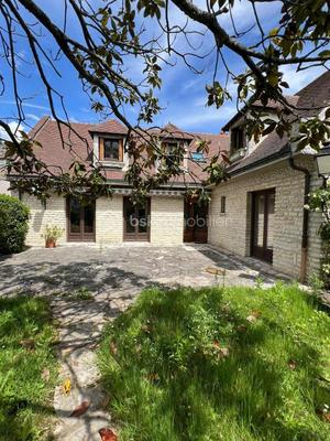 Propriété - 300 m² - 10 pièces