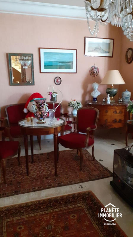 Maison traditionnelle - 250 m² - 13 pièces