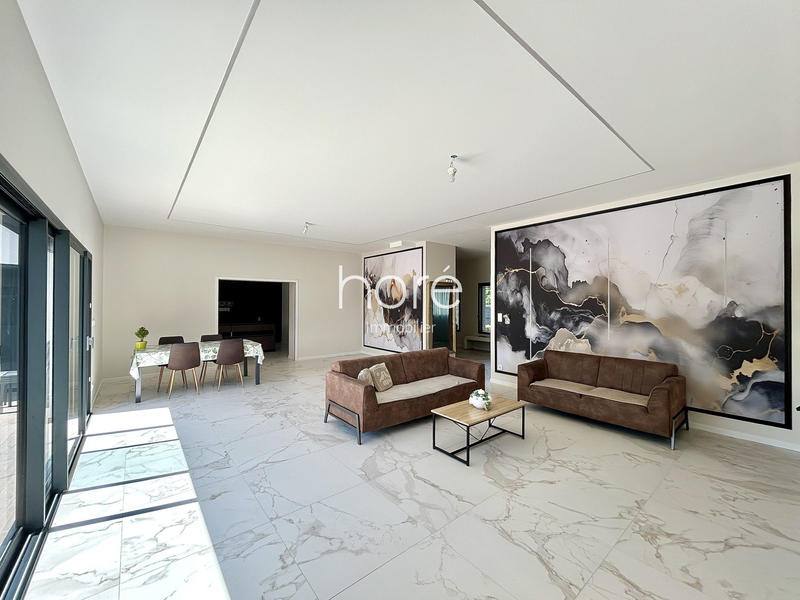 Maison - 213 m² - 6 pièces