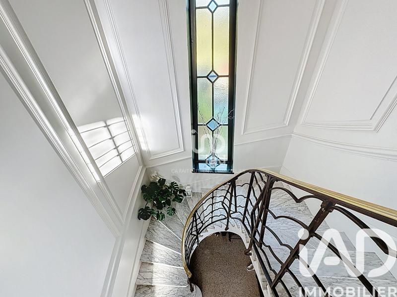 Maison - 210 m² - 8 pièces