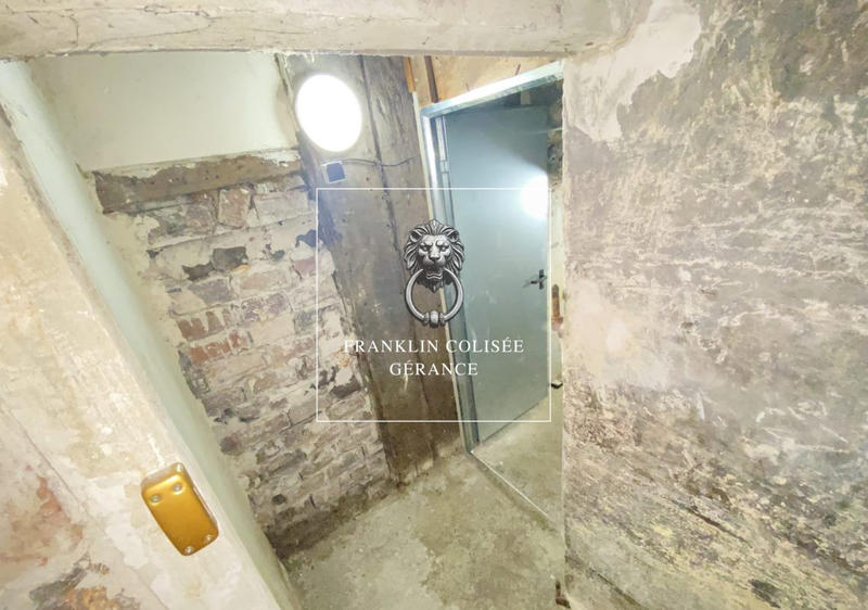 Parking / Garage - 3 m²