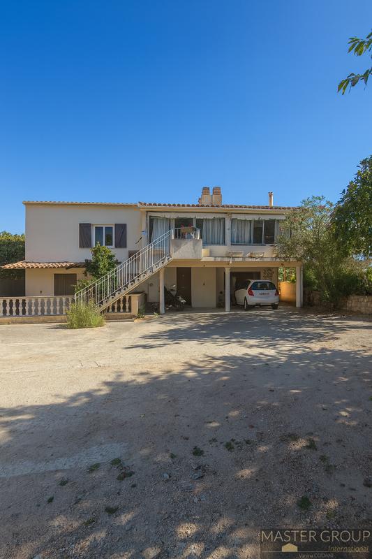 Maison - 208 m² - 9 pièces