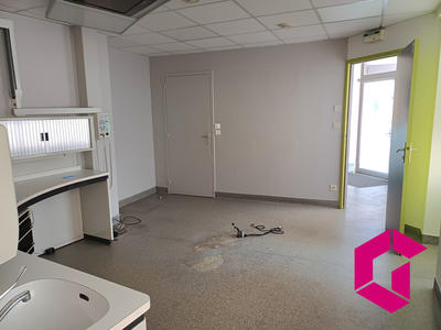 Local commercial - 83 m² - 4 pièces