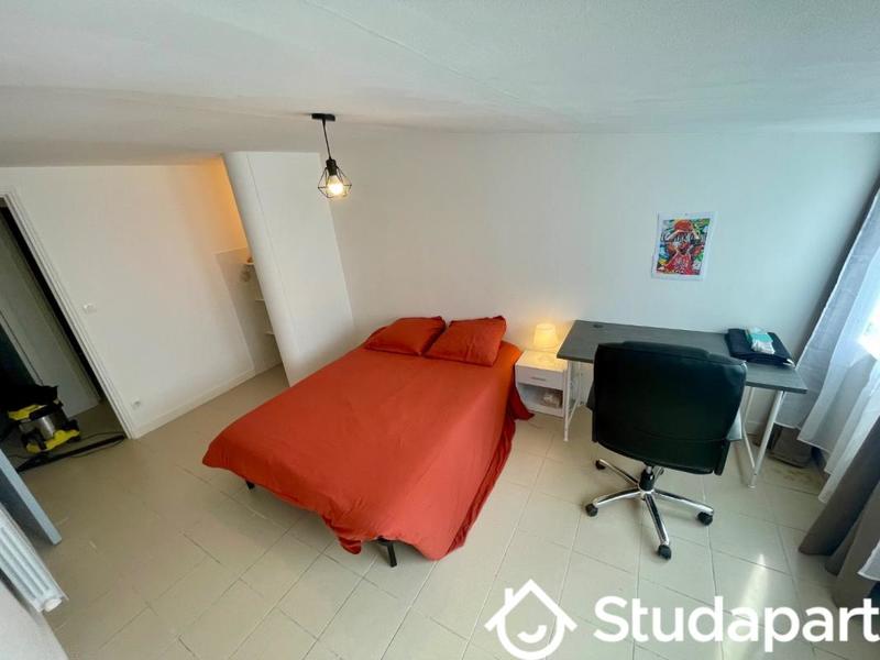 Chambre - 13 m² - 1 pièce