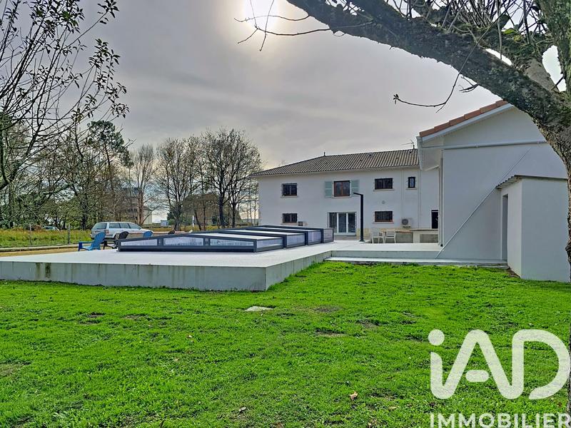 Maison - 330 m² - 13 pièces