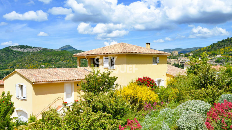 Maison - 245 m² - 7 pièces